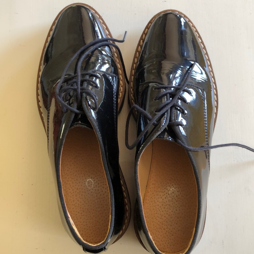Never worn Aldo patent leather platform oxfords!